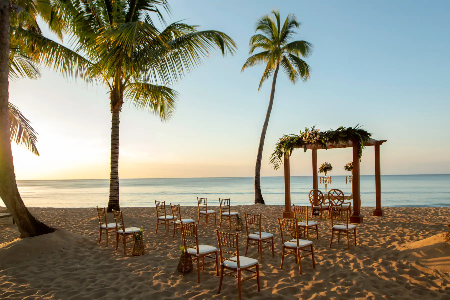 Book your wedding day in Viva Wyndham V Samana